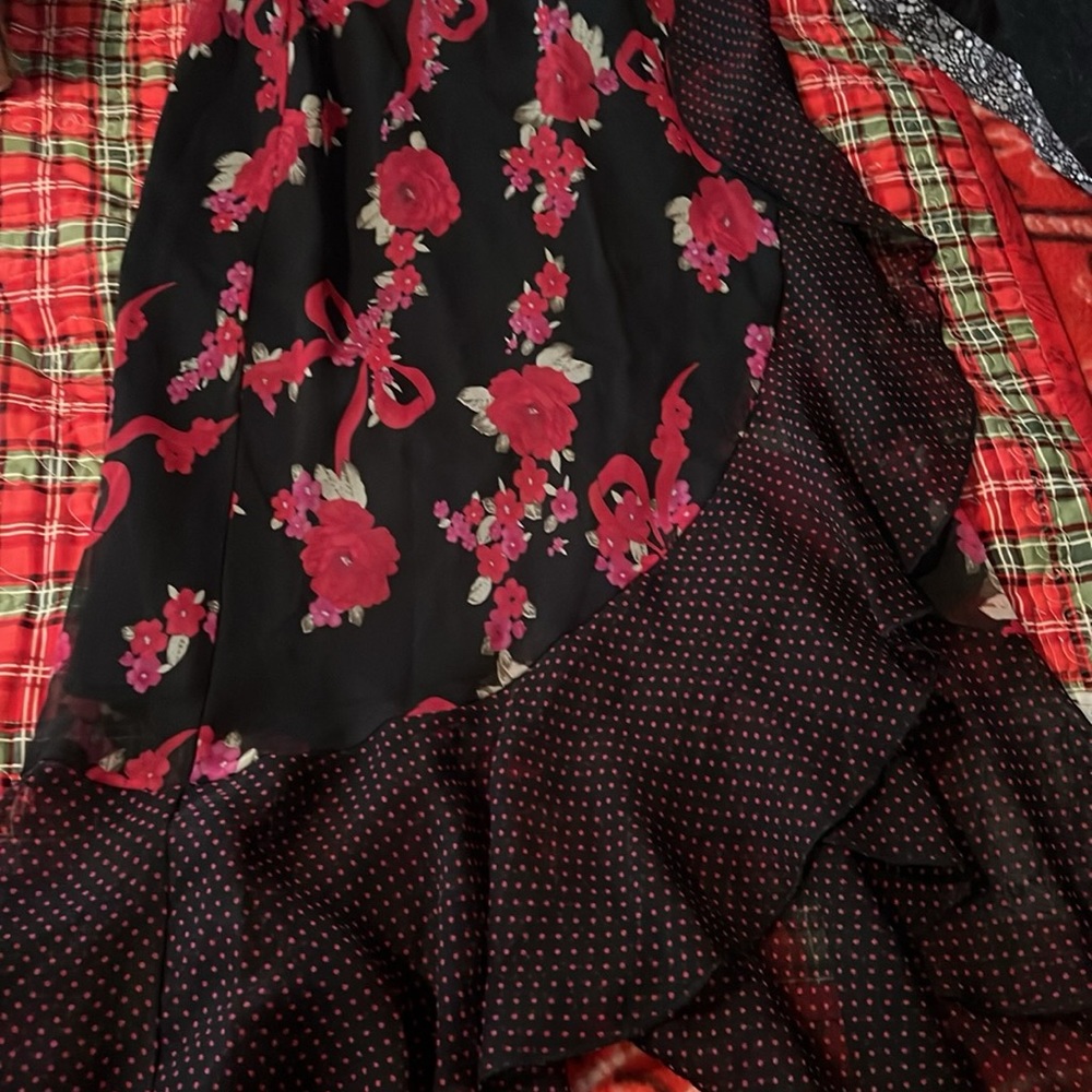 Skirt with ruffles. Elastic waist.